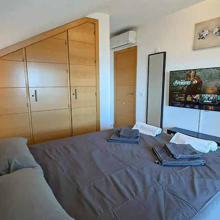 Modern Penthouse - 1 Min From The