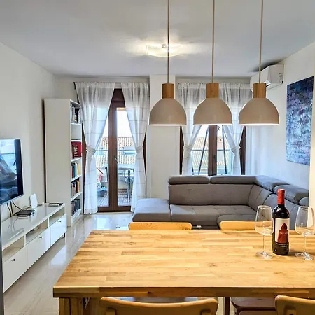 Modern Penthouse - 1 Min From The * فوينخيرولا