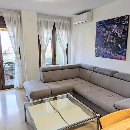 شقة Modern Penthouse - 1 Min From The