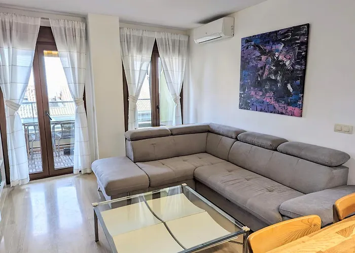 Apartment Modern Penthouse - 1 Min From The