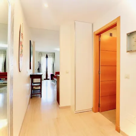 Апартаменты Modern Penthouse - 1 Min From The