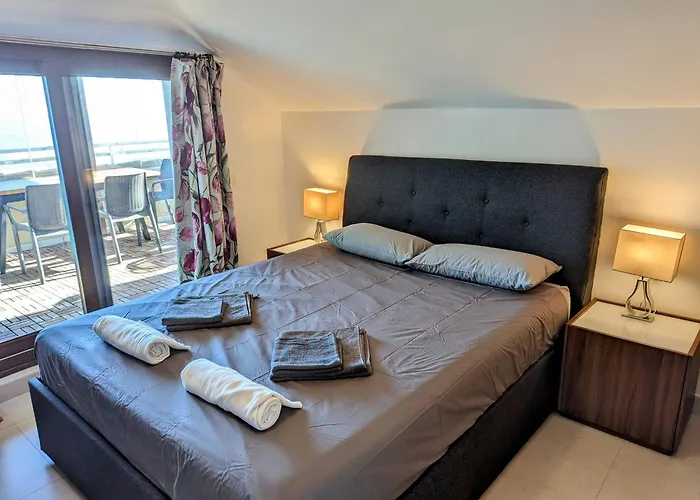 Modern Penthouse - 1 Min From The