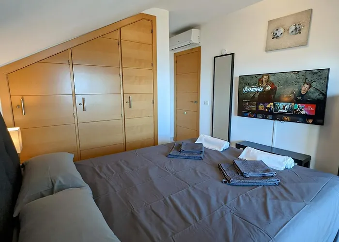 Modern Penthouse - 1 Min From The